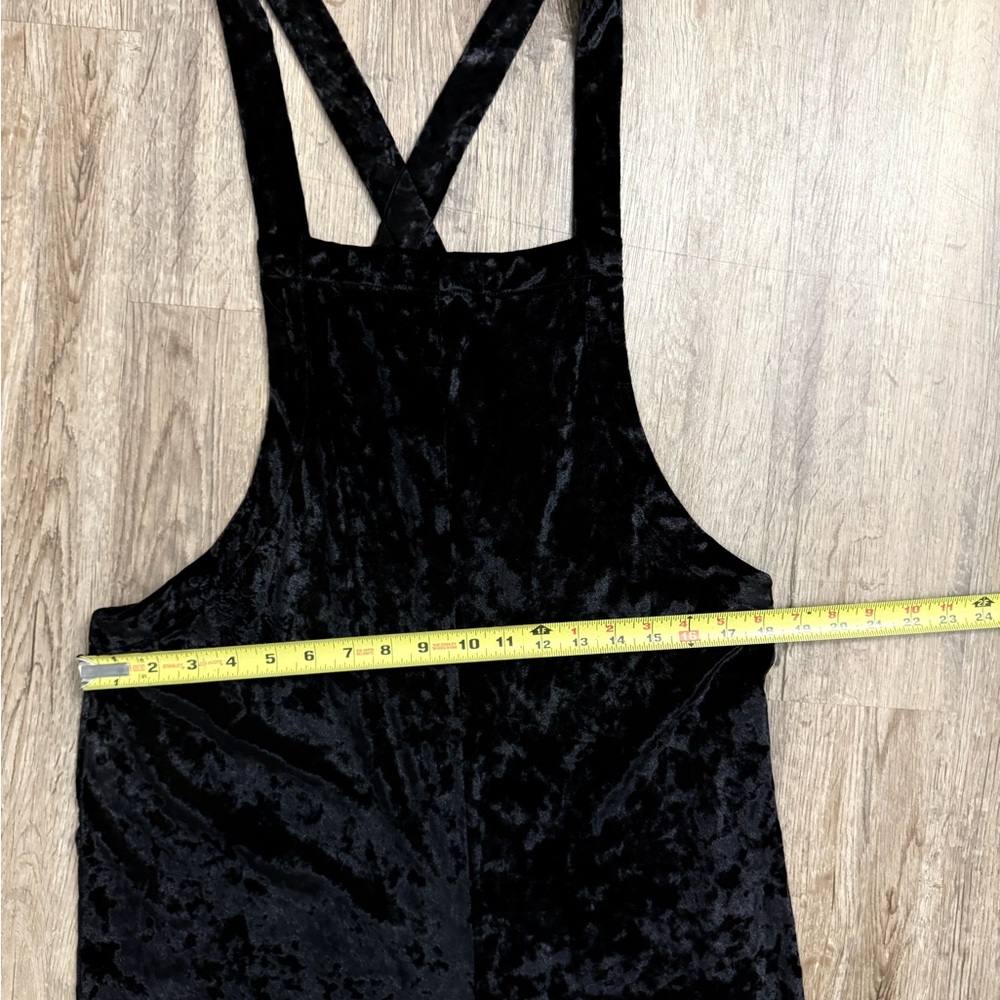 Urban Outfitters • Black Velvet Cropped Overalls - Picture 7 of 12